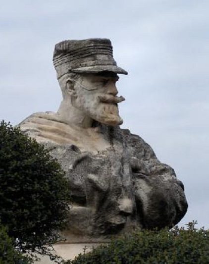 Monument du Commandant Lamy